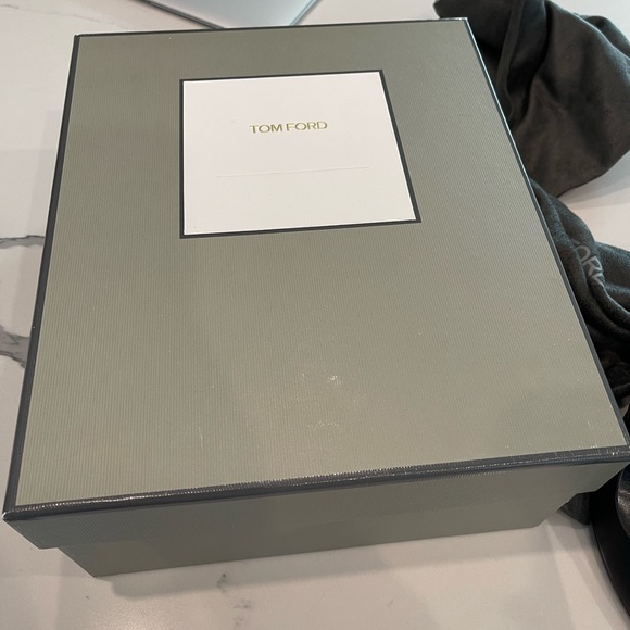 Tom Ford Black Leather pumps with padlock size 36 - Picture 8 of 10